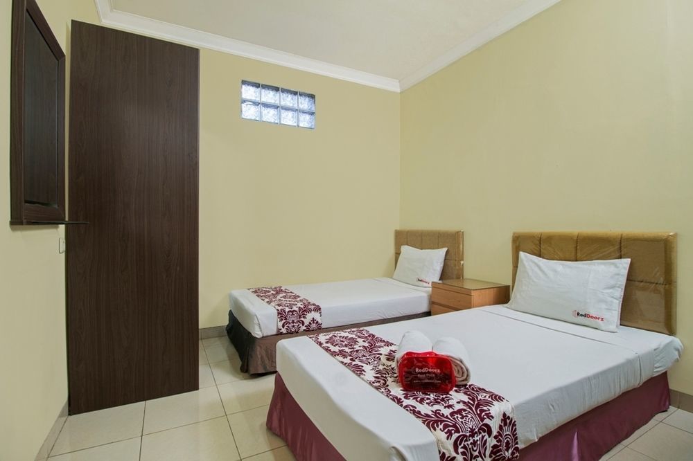 Reddoorz Plus @ Karet Setiabudi Jakarta Ngoại thất bức ảnh
