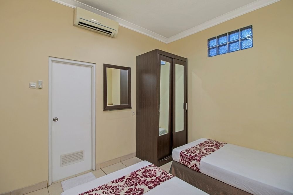 Reddoorz Plus @ Karet Setiabudi Jakarta Ngoại thất bức ảnh