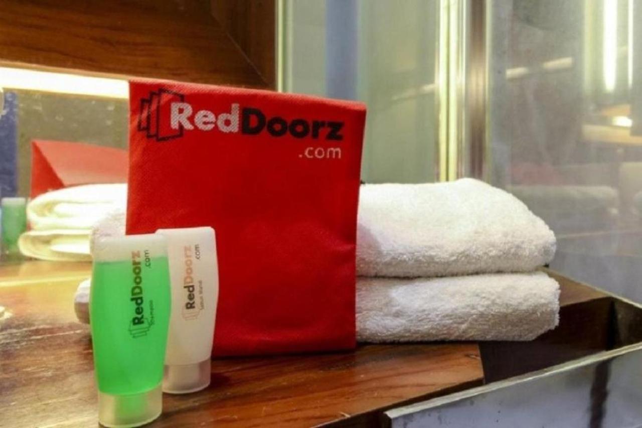 Reddoorz Plus @ Karet Setiabudi Jakarta Ngoại thất bức ảnh